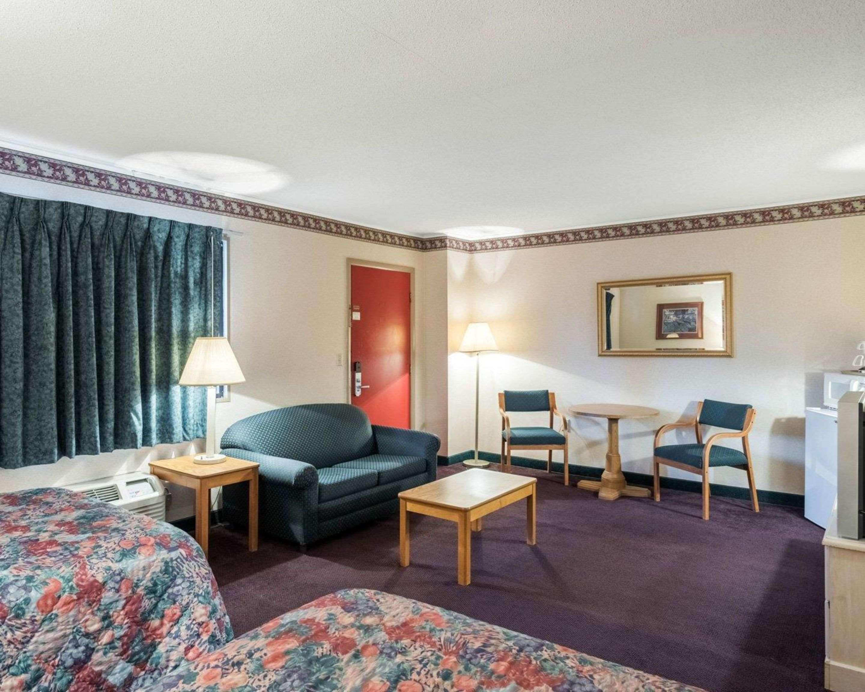 רהובות' ביץ' Rodeway Inn & Suites מראה חיצוני תמונה