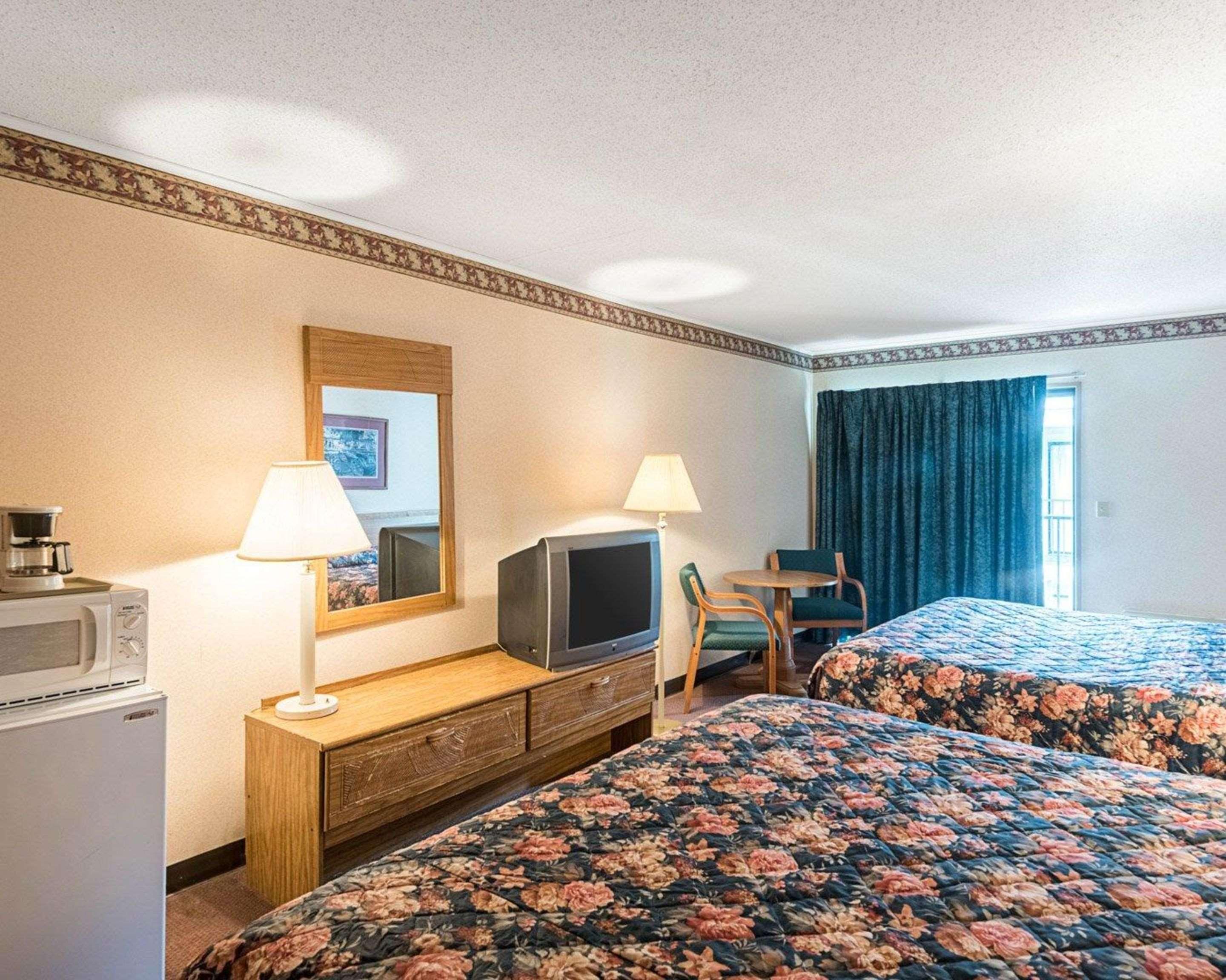 רהובות' ביץ' Rodeway Inn & Suites מראה חיצוני תמונה