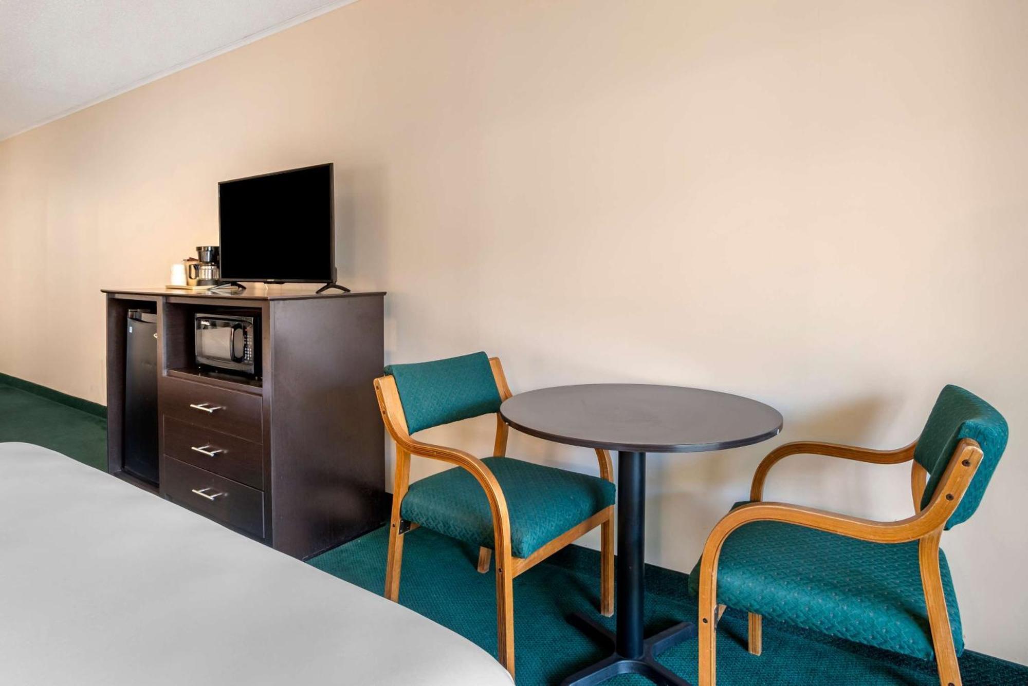 רהובות' ביץ' Rodeway Inn & Suites מראה חיצוני תמונה