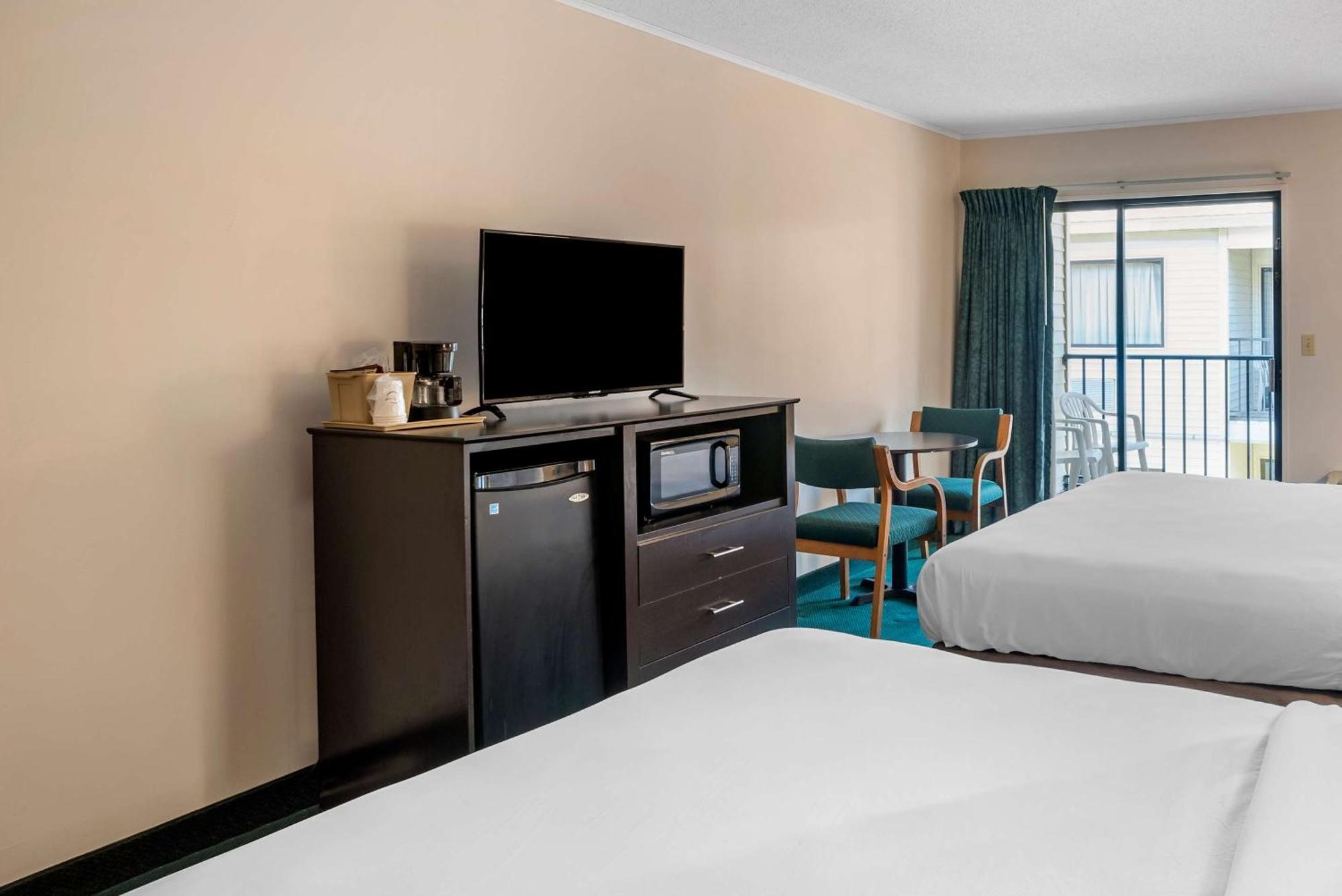 רהובות' ביץ' Rodeway Inn & Suites מראה חיצוני תמונה