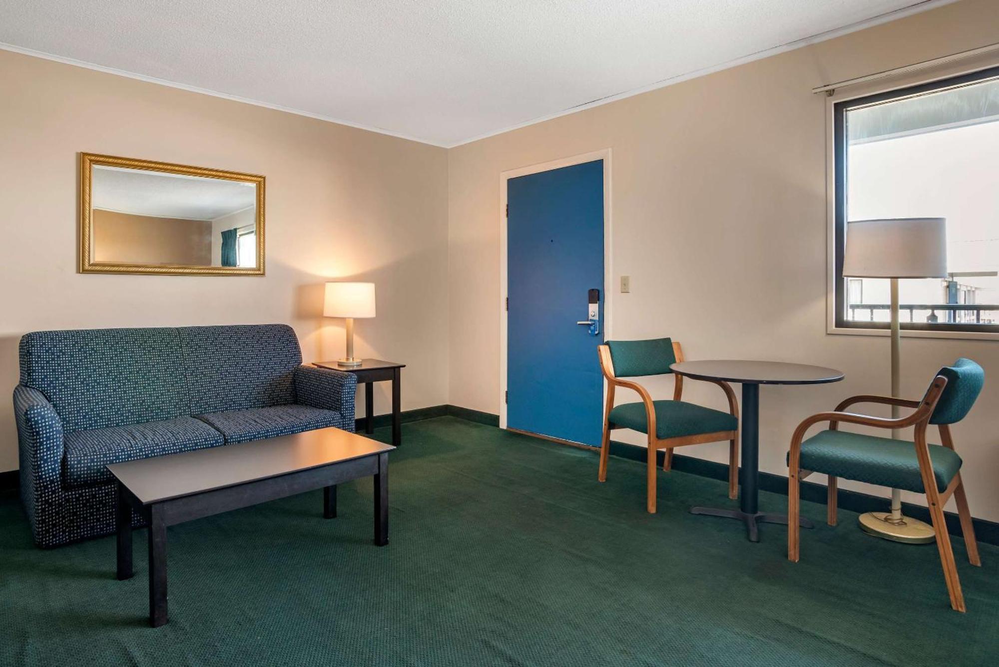 רהובות' ביץ' Rodeway Inn & Suites מראה חיצוני תמונה