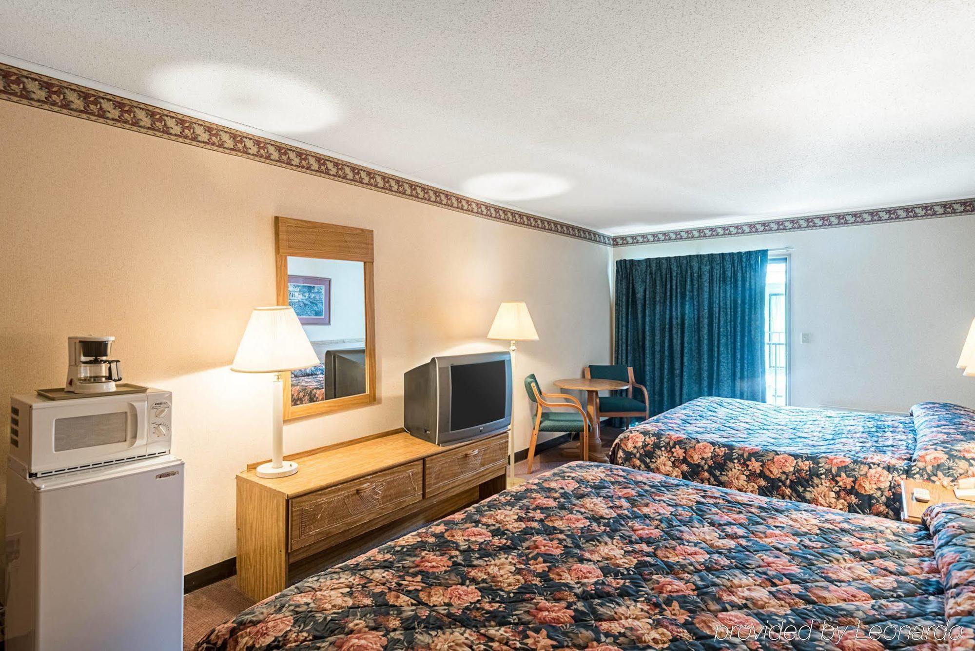 רהובות' ביץ' Rodeway Inn & Suites מראה חיצוני תמונה