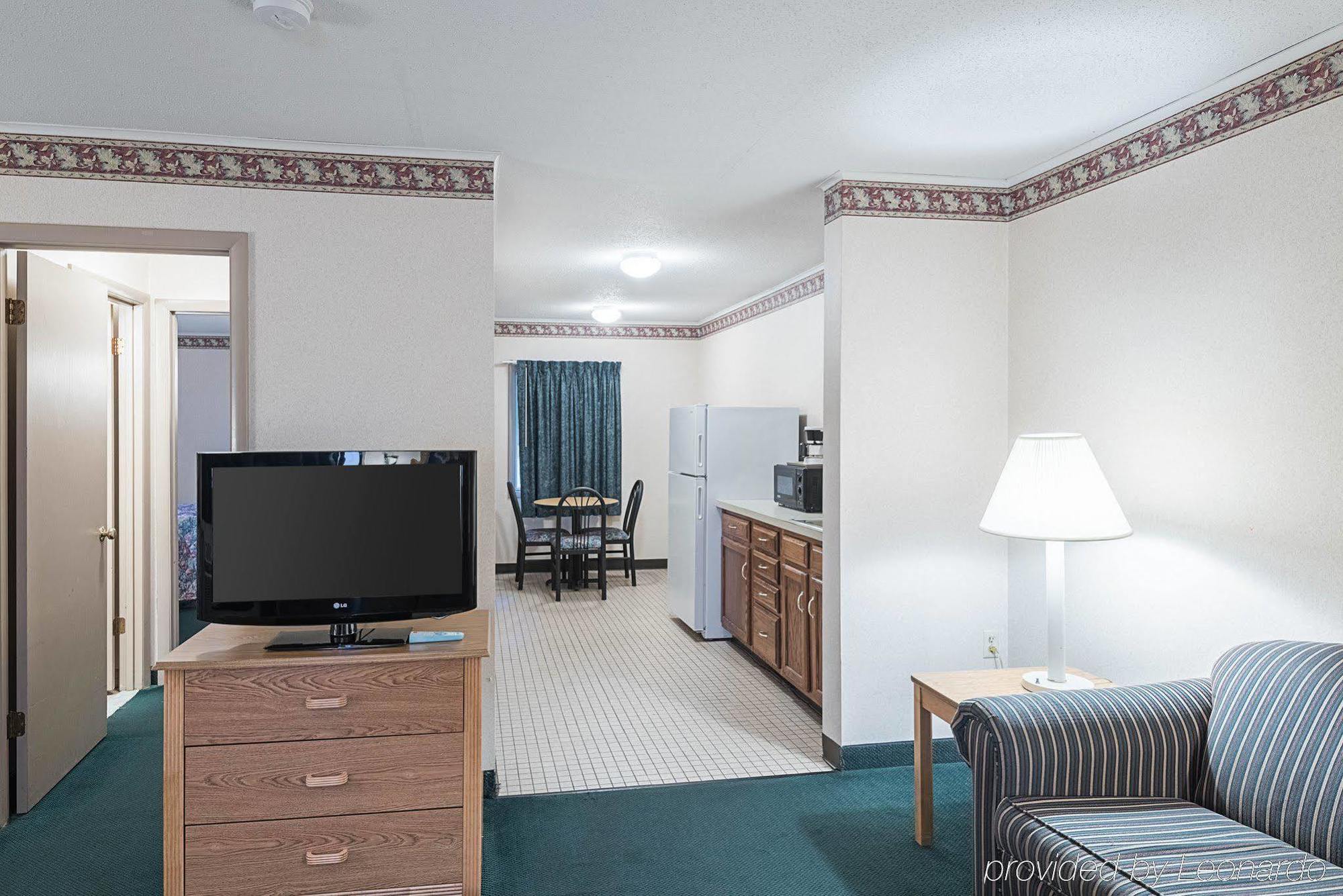 רהובות' ביץ' Rodeway Inn & Suites מראה חיצוני תמונה